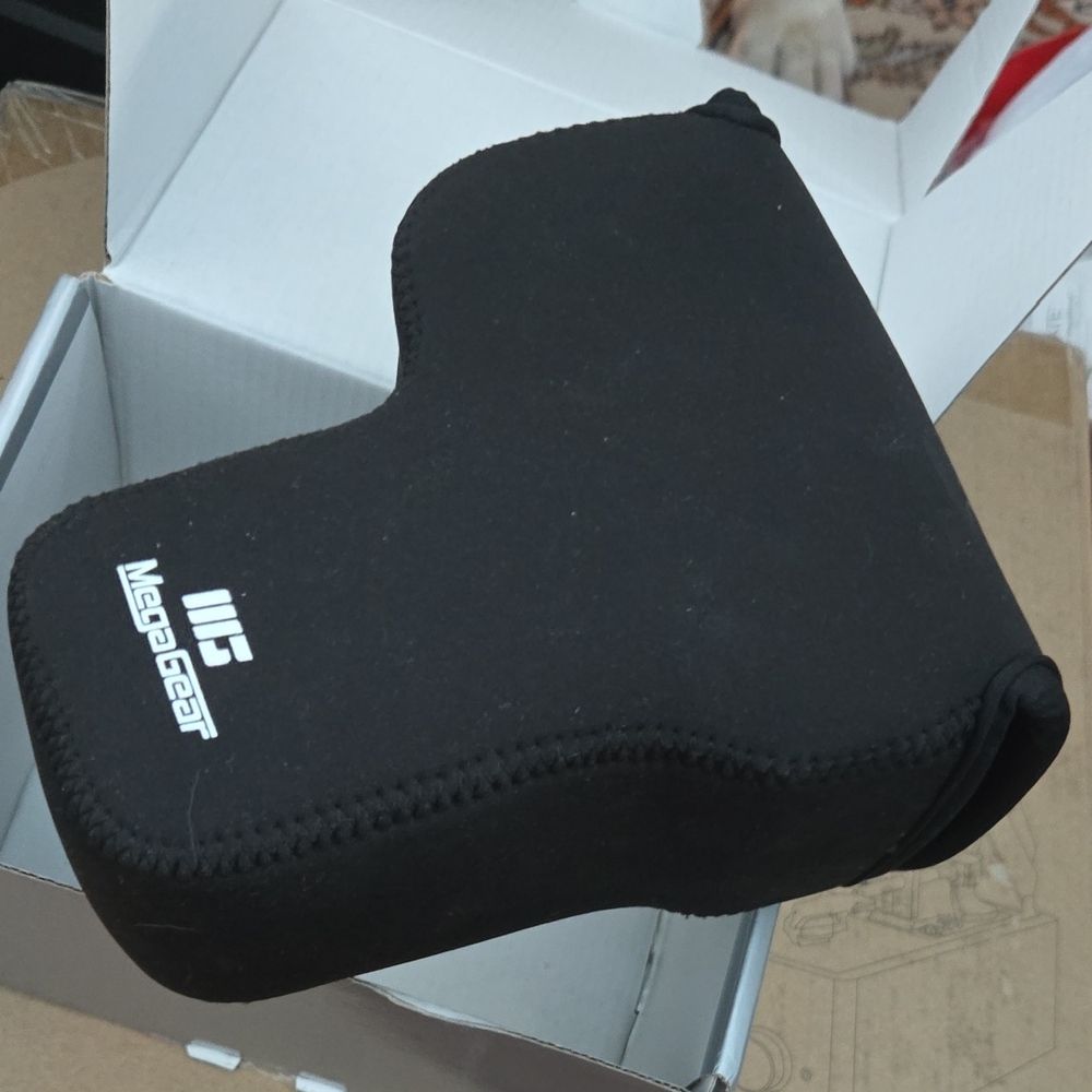 MegaGear Black Camera Case